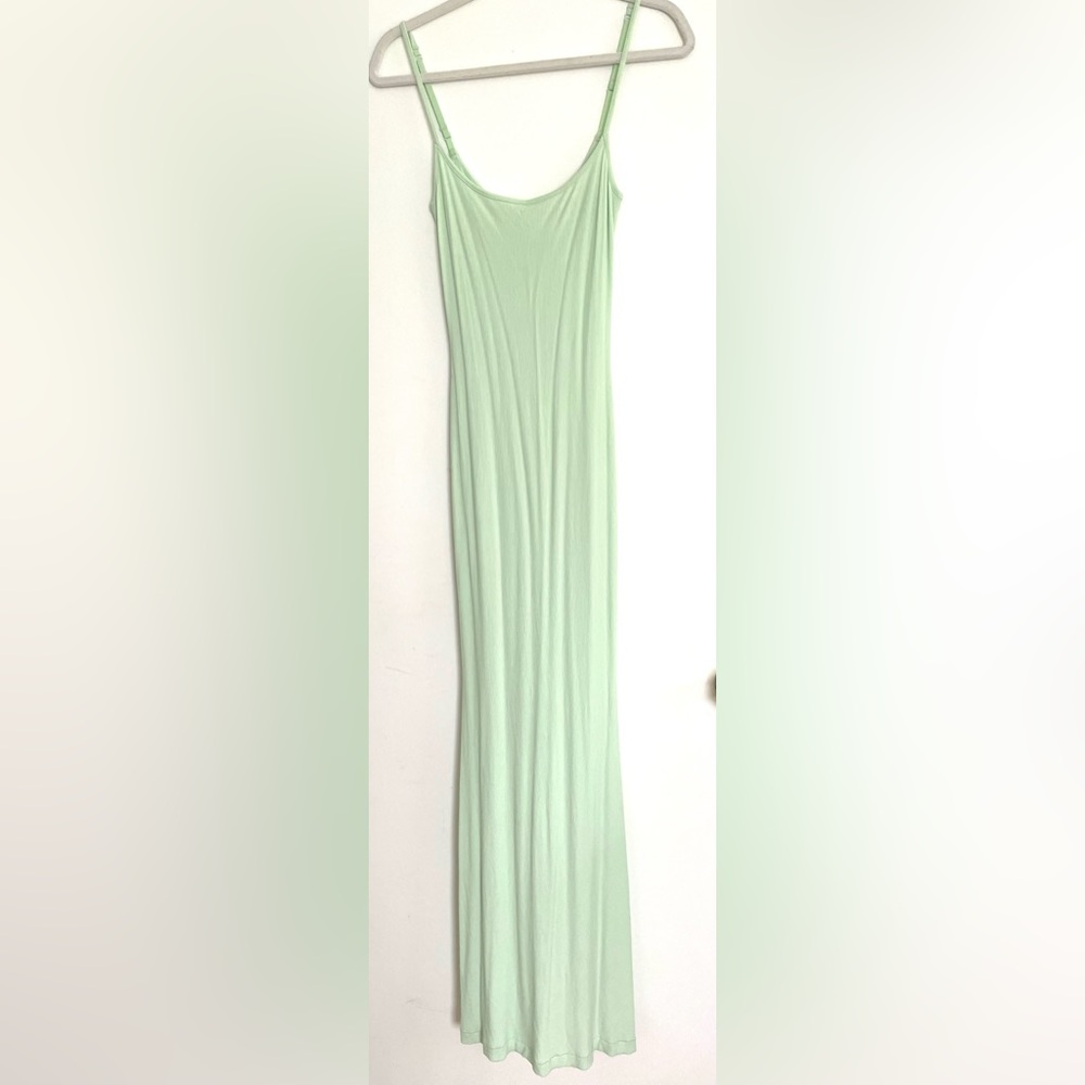 Skims L fits all maxi dress in honeydew
